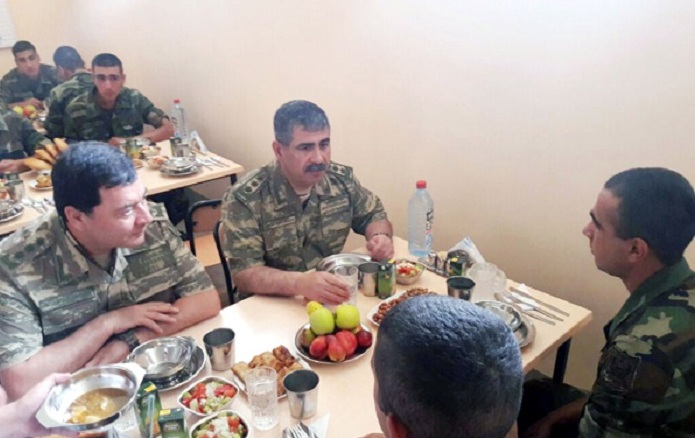 Defense minister gets familiarized with operational condition on frontline